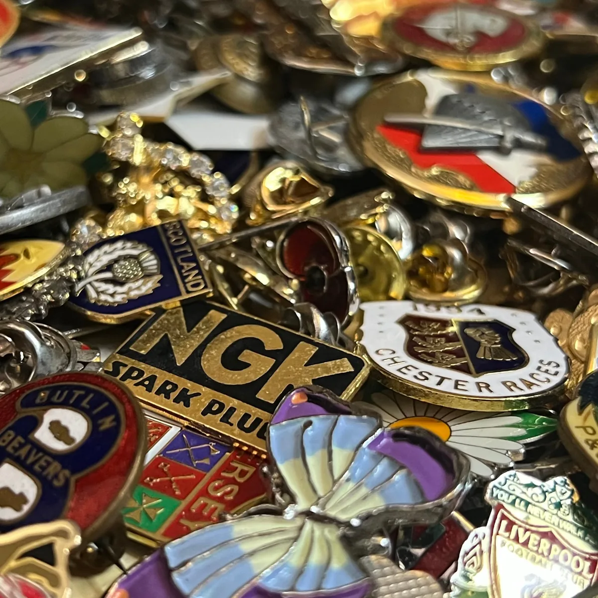 Pin badge lot