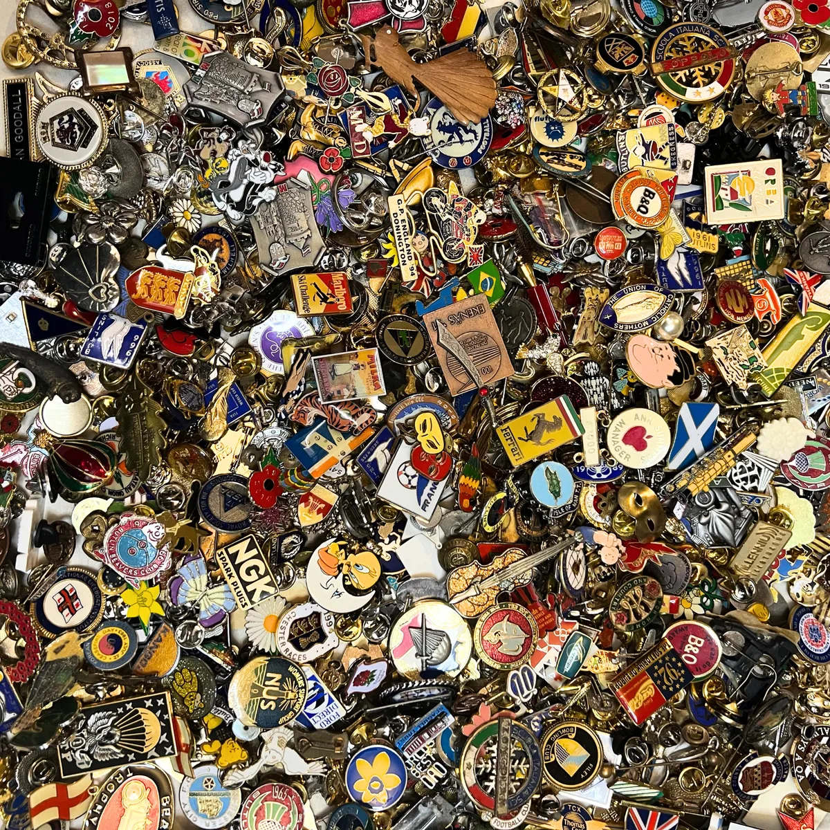 Pin badge lot