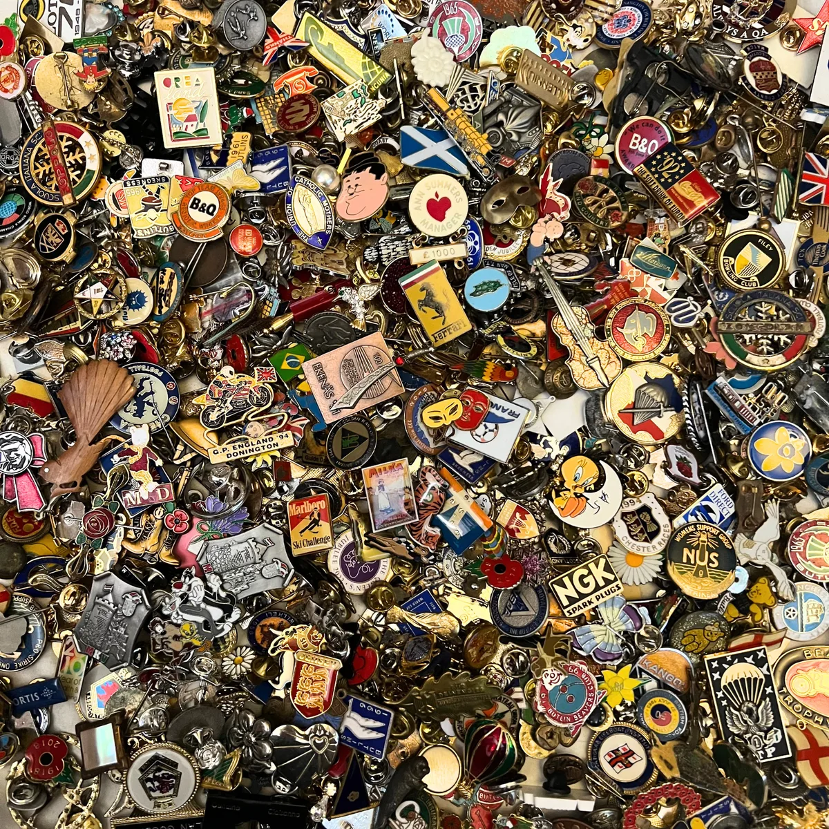 Pin badge lot