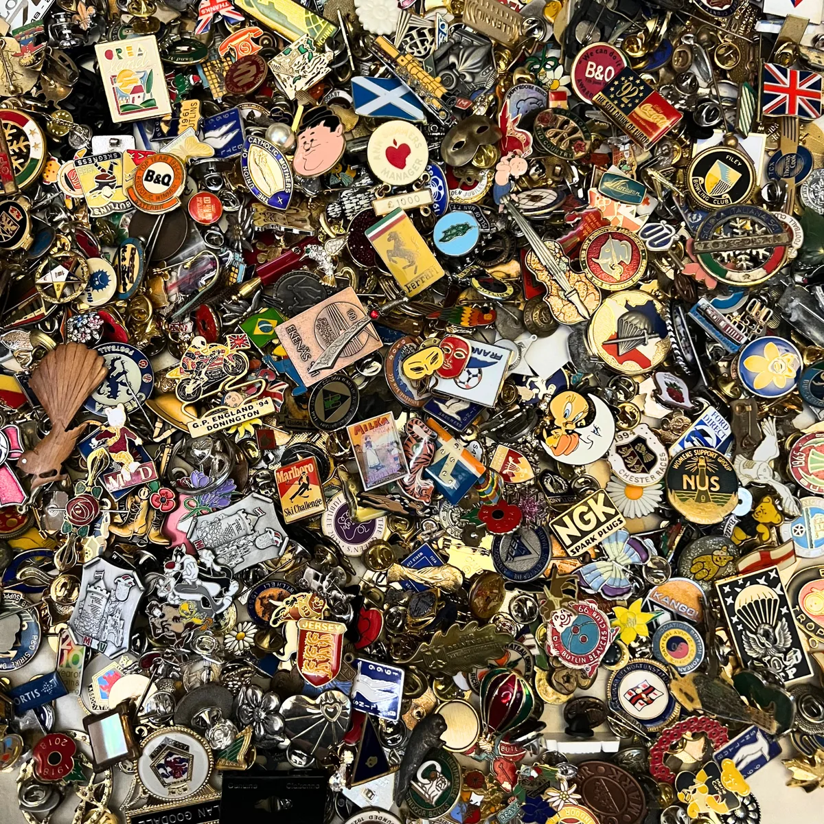 Pin badge lot