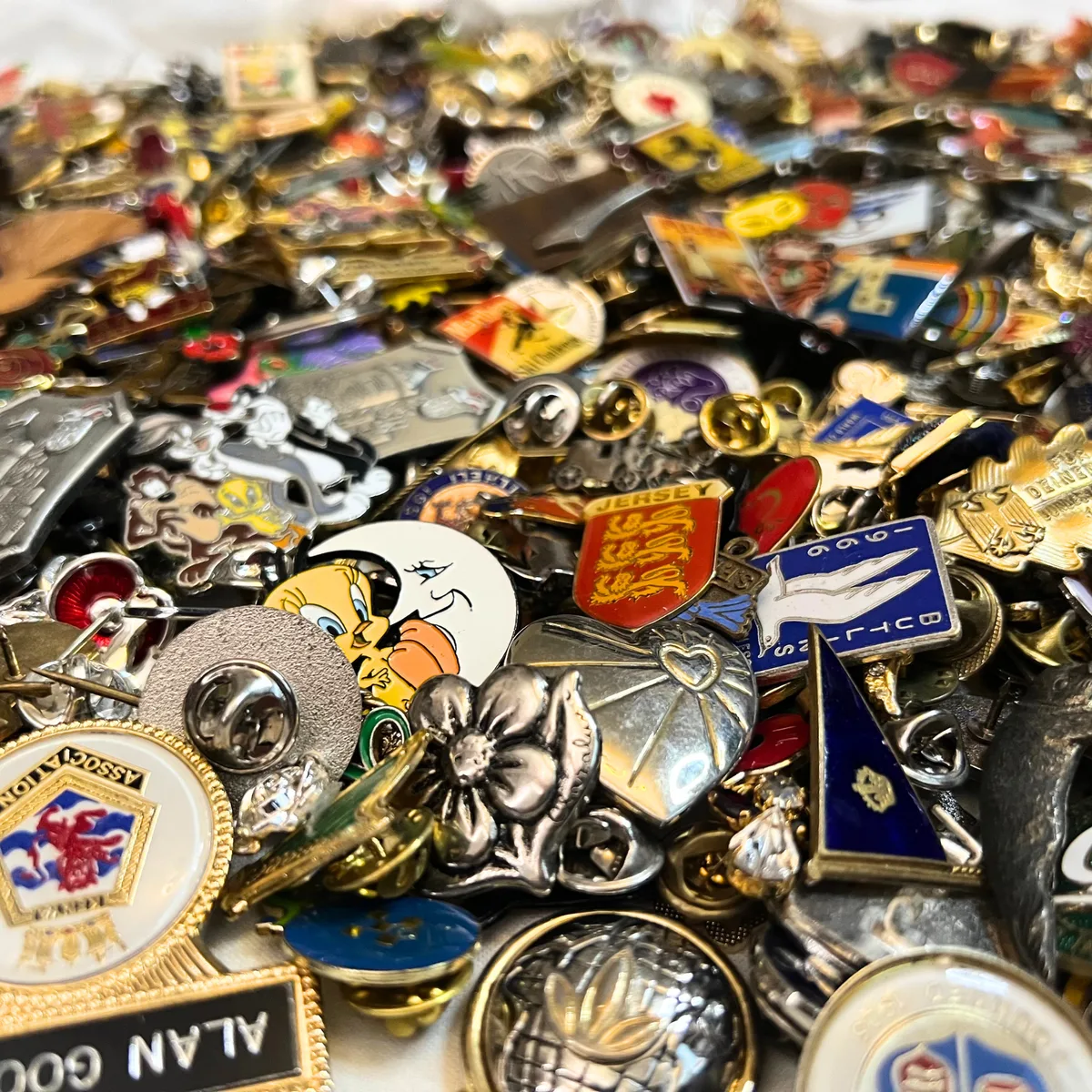 Pin badge lot
